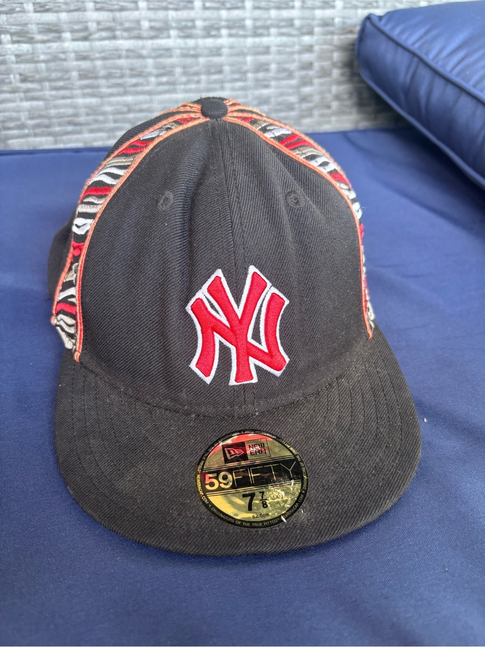 New Era  Black & Red NY Yankees Fitted Cap with Zebra-Trim